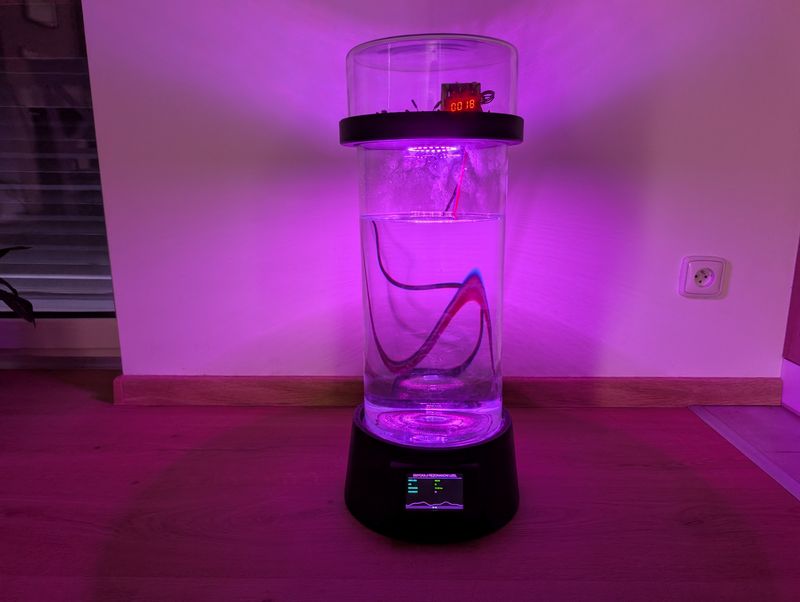 Obrázek 8 — Fermentor rezonančního šneka